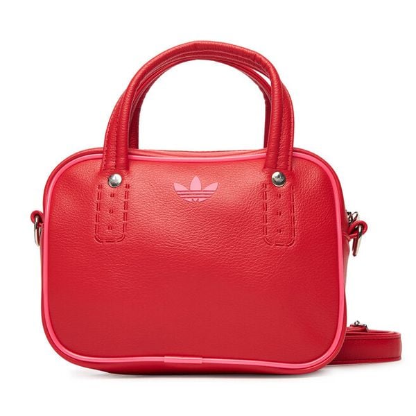 Torebka adidas. Czerwone torebki klasyczne damskie Adidas, bez wzorów, bez dodatków. Za 139.99 zł.