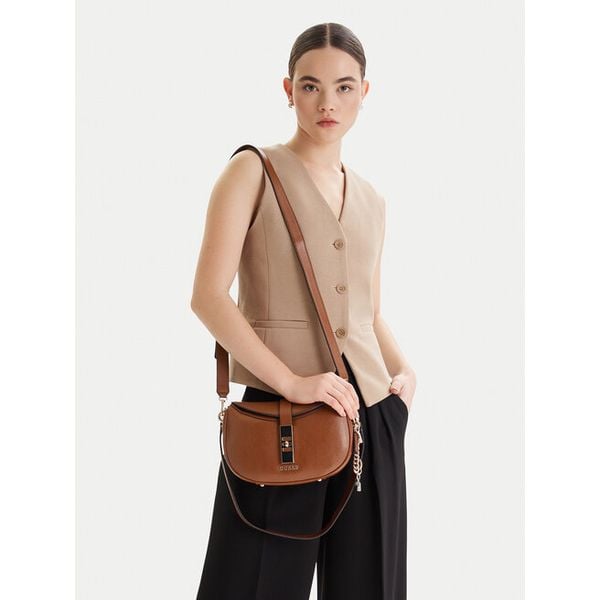 Torebka Guess. Brązowe torebki klasyczne damskie Guess, z aplikacjami, bez dodatków. Za 589.99 zł.