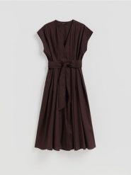 Bawełniana sukienka - ciemnobrązowy. Brązowe sukienki damskie Reserved, l, bez wzorów, z bawełny, klasyczne, bez kołnierzyka, bez ramiączek. Za 179.99 zł.