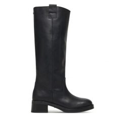 Kozaki Steve Madden. Czarne kozaki damskie Steve Madden, bez obcasa, na płaskiej podeszwie. Za 689.99 zł.