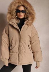 Ciemnobeżowa Kurtka Oversize z Futrzanym Kapturem Haduni. Brązowe kurtki damskie Renee, na zimę, l, z aplikacjami, z futra. Za 289.99 zł.