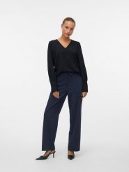 Vero Moda Bluzka w kolorze czarnym rozmiar: XS. Czarne bluzki damskie Vero Moda, s, bez wzorów, z materiału, bez kołnierzyka, bez ramiączek. Za 61.02 zł.