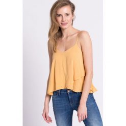 Review - Top. Zielone topy damskie Review, l, bez wzorów, z tkaniny, bez kołnierzyka. W wyprzedaży za 39.90 zł.