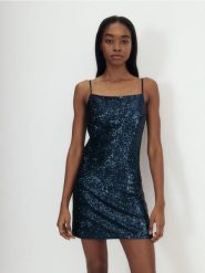 Cekinowa sukienka na ramiączkach - granatowy. Niebieskie sukienki damskie Reserved, l, bez wzorów, z dzianiny, bez kołnierzyka, bez ramiączek, mini, dopasowane. W wyprzedaży za 35.99 zł.