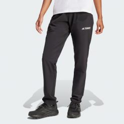 Spodnie Multi Essentials Stretch. Czarne spodnie dresowe damskie Adidas, na lato, s, bez wzorów, z materiału. Za 259.00 zł.