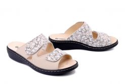 DR. BRINKMANN 700583-08 perle, klapki damskie. Brązowe klapki damskie Dr. Brinkmann, bez wzorów, ze skóry, bez obcasa. Za 242.17 zł.