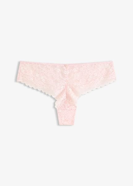Figi brazylijskie z miękkiej koronki. Czerwone figi damskie bonprix, bez wzorów, z koronki. Za 37.99 zł.