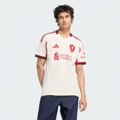 Koszulka Liverpool FC 25/26 Away Jersey. Białe t-shirty sportowe męskie Adidas, m, z jersey, bez ramiączek, do piłki nożnej. Za 299.00 zł.