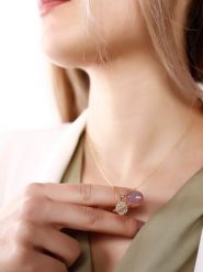 Atelier MIU Pozłacany naszyjnik z zawieszką - dł. 45 cm rozmiar: onesize. Żółte naszyjniki damskie atelier MIU, pozłacane. Za 30.99 zł.