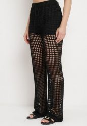 Czarne Spodnie z Ażurowej Dzianiny z Podszewką Typu Szorty Valoen. Czarne szorty damskie Born2be, w ażurowe wzory, z dzianiny, eleganckie. Za 149.99 zł.
