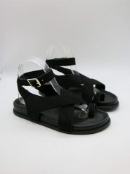 Bellucci Sandały w kolorze czarnym rozmiar: 39. Czarne sandały damskie Bellucci, bez wzorów, bez obcasa. Za 86.99 zł.