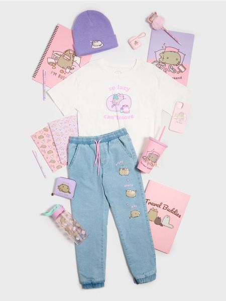 Koszulka Pusheen - kremowy. Białe koszulki dziewczęce Sinsay, l, bez wzorów, bez ramiączek. Za 15.99 zł.