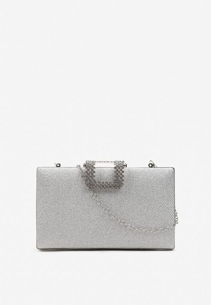 Srebrna Brokatowa Torebka z Łańcuszkiem i Ozdobnym Zapięciem Junikordia. Szare torebki klasyczne damskie Born2be, bez wzorów, bez dodatków. Za 84.99 zł.