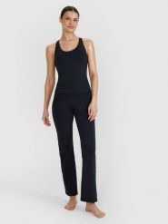 4F Legginsy do jogi i pilatesu z rozszerzanymi nogawkami damskie - czarne XS. Czarne legginsy damskie 4f, s, bez wzorów, z dzianiny. W wyprzedaży za 149.99 zł.