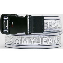 Tommy Jeans - Pasek. Białe paski damskie Tommy Jeans, bez wzorów, z jeansu. W wyprzedaży za 99.90 zł.