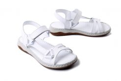 ARTIKER RELAKS 54C0596 biały, sandały damskie. Białe sandały damskie Artiker Relaks, bez wzorów, bez obcasa. Za 153.93 zł.