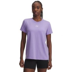 Under Armour UA RIVAL CORE SS Koszulka damska. Fioletowe t-shirty damskie Under Armour, m, bez wzorów, z bawełny, bez kołnierzyka. W wyprzedaży za 97.99 zł.