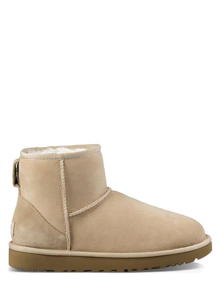 UGG Skórzane botki "Classic Mini II" w kolorze beżowym rozmiar: 37. Brązowe botki damskie Ugg, z materiału, z okrągłym noskiem, bez obcasa, bez zapięcia. Za 676.04 zł.