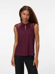 Vero Moda Bluzka w kolorze bordowym rozmiar: XXL. Czerwone bluzki damskie Vero Moda, xxl, bez wzorów, z koronki, bez kołnierzyka, bez ramiączek. Za 66.00 zł.