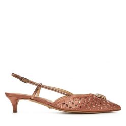 Czółenka Guess. Czerwone czółenka damskie Guess, z aplikacjami, bez obcasa. Za 429.99 zł.