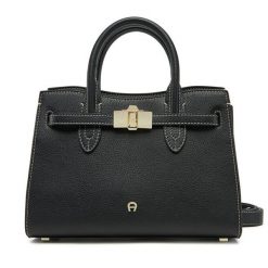 Torebka Aigner. Czarne torebki klasyczne damskie Aigner, bez wzorów, bez dodatków. Za 1,939.00 zł.