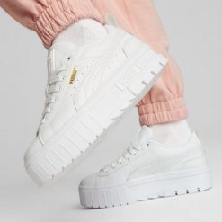 Buty damskie sneakersy sportowe skórzane na platformie PUMA MAYZE CLASSIC WNS 38. Białe buty sportowe na co dzień damskie Puma, bez wzorów. Za 259.00 zł.