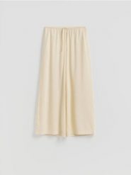 Spodnie z lyocellu - beżowy. Brązowe spodnie materiałowe damskie Reserved, bez wzorów, z lyocellu. Za 119.99 zł.