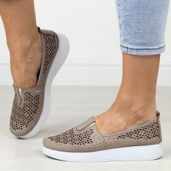 Szare skórzane półbuty damskie T.Sokolski 712. Szare półbuty damskie Sokolski, w ażurowe wzory, z jeansu, eleganckie, bez obcasa. Za 249.00 zł.