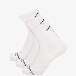 Skarpetki do biegania Swedemount Bamboo Running Socks 3-pack szybkoschnące. Białe skarpetki damskie SWEDEMOUNT, bez wzorów, z tkaniny. Za 59.99 zł.