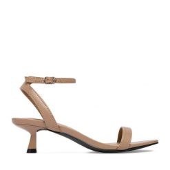 Sandały JENNY. Brązowe sandały damskie Jenny, bez wzorów, bez obcasa, na szpilce. Za 119.99 zł.