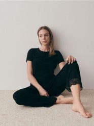 Dwuczęściowa piżama - czarny. Czarne piżamy damskie Reserved, l, bez wzorów, z dzianiny, bez ramiączek. W wyprzedaży za 99.99 zł.