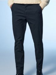 Eleganckie spodnie chino z paskiem - granatowy. Niebieskie spodnie materiałowe męskie Sinsay, bez wzorów, eleganckie. Za 99.99 zł.