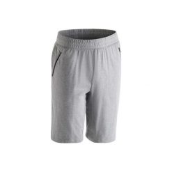 Spodenki slim dłuższe Gym & Pilates 520 męskie. Niebieskie szorty męskie DOMYOS, l, z bawełny, na fitness i siłownię. W wyprzedaży za 39.99 zł.