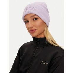 Czapka Guess. Fioletowe czapki zimowe damskie Guess. Za 169.99 zł.