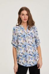 Koszula z wiskozy w kwiaty niebieska. Niebieskie koszule damskie MOODO, bez wzorów, z wiskozy, bez kołnierzyka, bez ramiączek. Za 99.99 zł.
