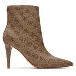 Botki Guess. Brązowe botki damskie Guess, bez obcasa, na szpilce, bez zapięcia. Za 759.99 zł.