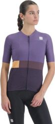Koszulka rowerowa damska Sportful Snap. Fioletowe bluzki sportowe damskie SPORTFUL, l, z elastanu, bez kołnierzyka, bez ramiączek. Za 413.40 zł.