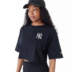 Damski crop top New York Yankees MLB. Czarne topy damskie New Era, bez wzorów, bez kołnierzyka. Za 219.50 zł.
