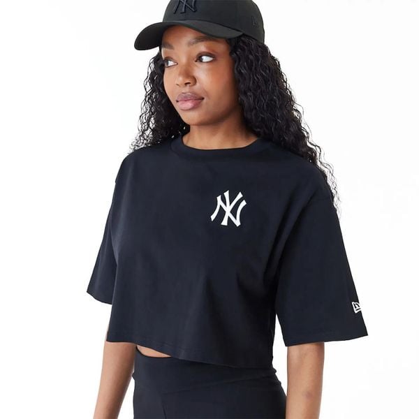 Damski crop top New York Yankees MLB. Czarne topy damskie New Era, bez wzorów, bez kołnierzyka. Za 219.50 zł.