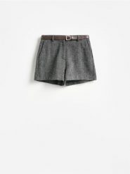 Szorty z wełną - wielobarwny. Szorty damskie Reserved, bez wzorów, z tkaniny, klasyczne. Za 149.99 zł.