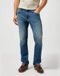 MESKIE SPODNIE WRANGLER GREENSBORO TRAIL TONE 112362442. Spodnie materiałowe męskie Wrangler, bez wzorów, z jeansu. Za 219.99 zł.