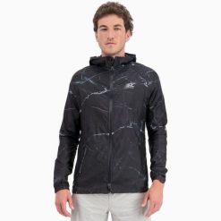 Męska kurtka przeciwwiatrowa do biegania w terenie TERRARUN WINDBREAKER. Czarne kurtki treningowe męskie BODYCROSS, l, bez wzorów, z materiału, do biegania. Za 739.99 zł.