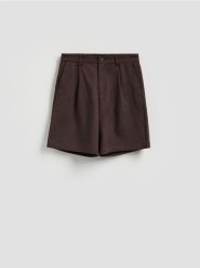Szorty loose fit z lyocellem - ciemnobrązowy. Brązowe szorty męskie Reserved, z bawełny, bez kołnierzyka. Za 139.99 zł.