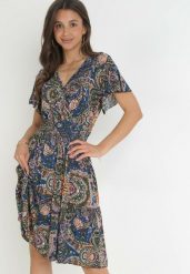 Granatowa Kwiecista Sukienka Mini z Gumką w Talii i Krótkimi Rękawami Scillenne. Niebieskie sukienki damskie Born2be, na lato, l, bez wzorów, bez kołnierzyka, bez ramiączek, mini, kopertowe. W wyprzedaży za 43.99 zł.