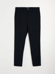 Spodnie chino slim fit z domieszką wiskozy - granatowy. Niebieskie spodnie materiałowe męskie Sinsay, z wiskozy. Za 69.99 zł.