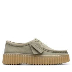 Półbuty Clarks. Zielone półbuty damskie Clarks, bez wzorów, bez obcasa, na płaskiej podeszwie. Za 349.99 zł.