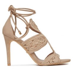 Sandały DeeZee. Brązowe sandały damskie DeeZee, bez wzorów, bez obcasa, na szpilce. Za 159.99 zł.