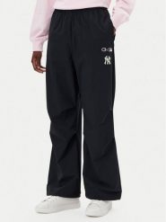 Champion Spodnie dresowe 117977 Czarny Loose Fit. Czarne spodnie dresowe damskie CHAMPION, s, bez wzorów, z dresówki. Za 159.99 zł.