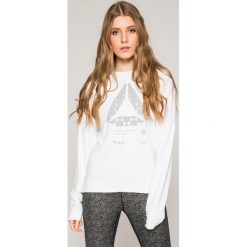 Reebok - Bluza. Białe bluzy bez kaptura damskie Reebok, s, z dzianiny. W wyprzedaży za 119.90 zł.