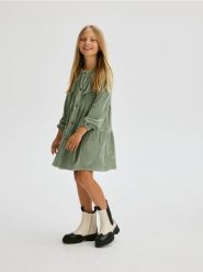 Sztruksowa sukienka - jasnozielony. Zielone sukienki dziewczęce Reserved, bez wzorów, z dzianiny, bez ramiączek. W wyprzedaży za 69.99 zł.